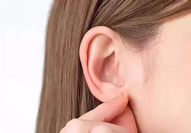 Xoa bóp vành tai
